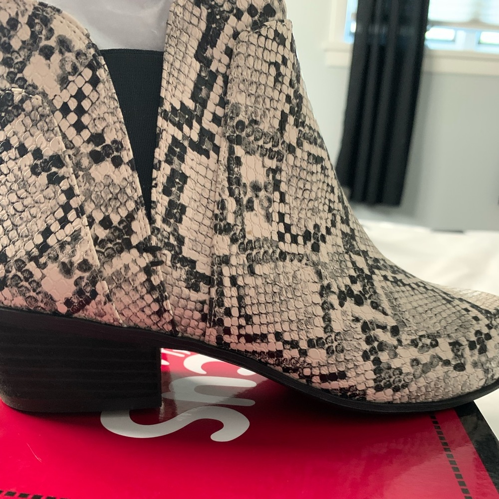 NWT Circus by Sam Edelman Snake Booties
